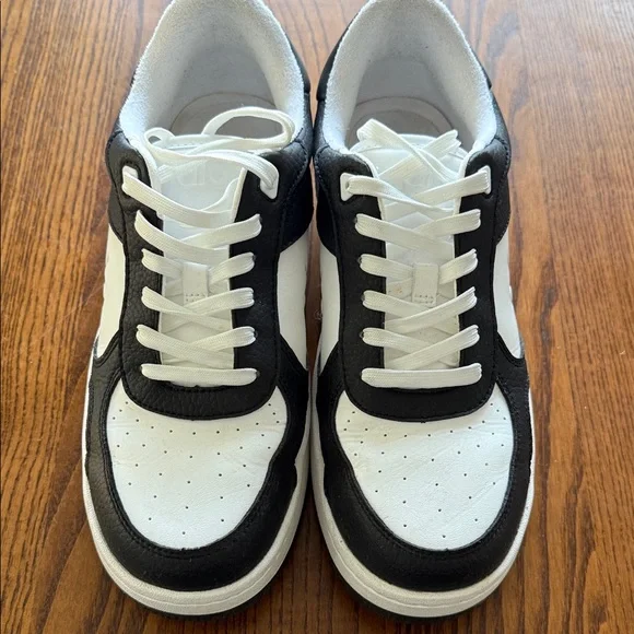 ALO Yoga Black and White Sneakers- Great condition - Picture 13 of 14